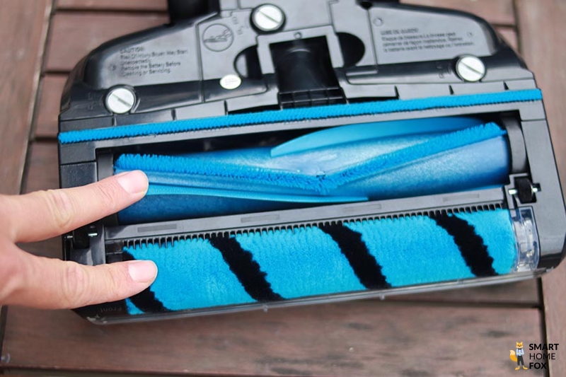 You can see the two brush rollers of the Shark Anti Hair Wrap.